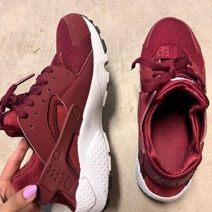 Nike Kids Burgundy and White huarache Sneakers